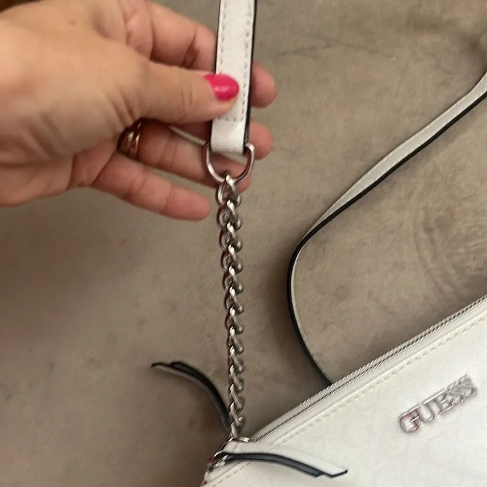*Guess* True White Silver Chain Monogram Double Zip Crossbody Messenger Bag EUC!